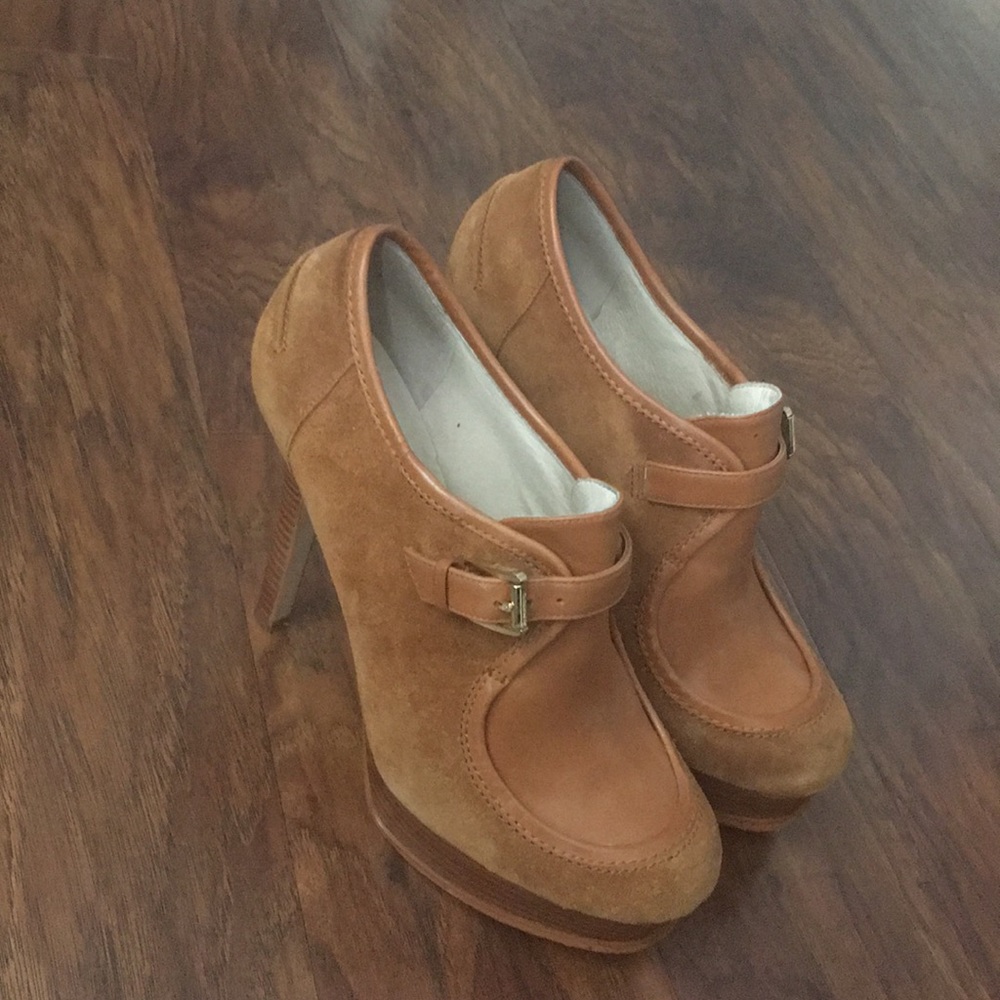Micheal Kors Ebony Platform Booties 8.5